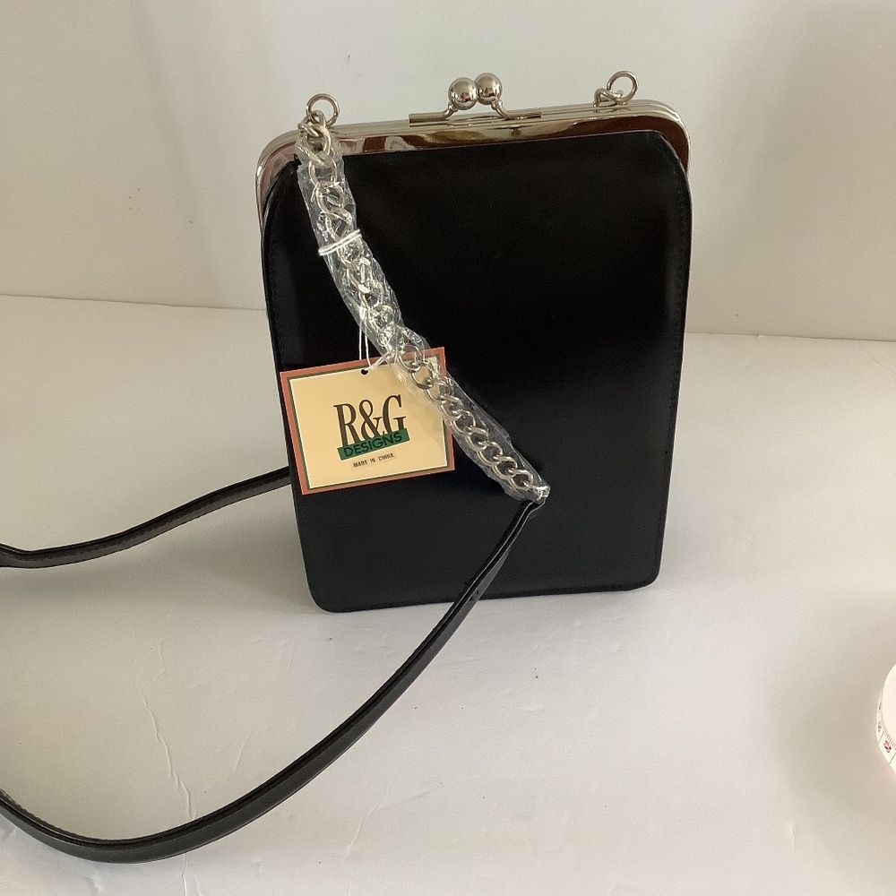 R&G crossbody purse black with clamshell closure brand new
